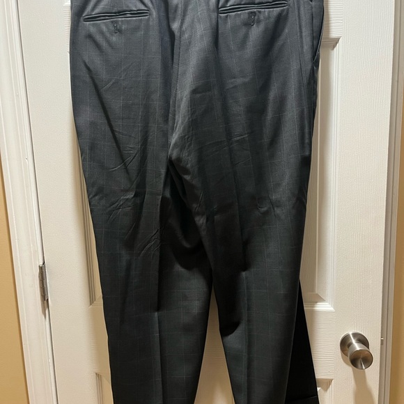 Men’s Suit - Picture 8 of 9